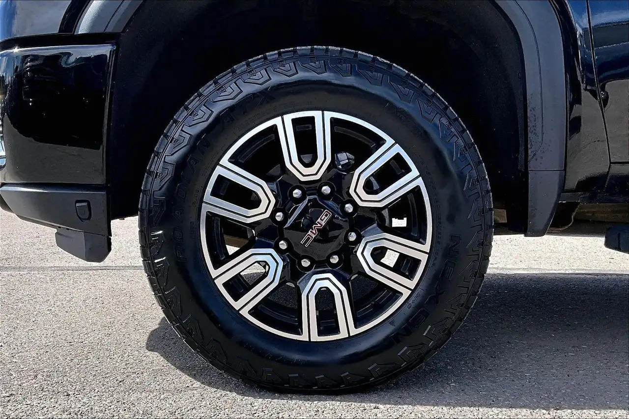 GMC Sierra 3500HD снимка GMC Sierra 3500HD