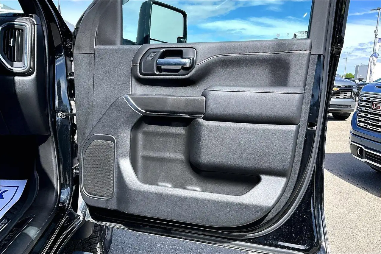 GMC Sierra 3500HD снимка GMC Sierra 3500HD