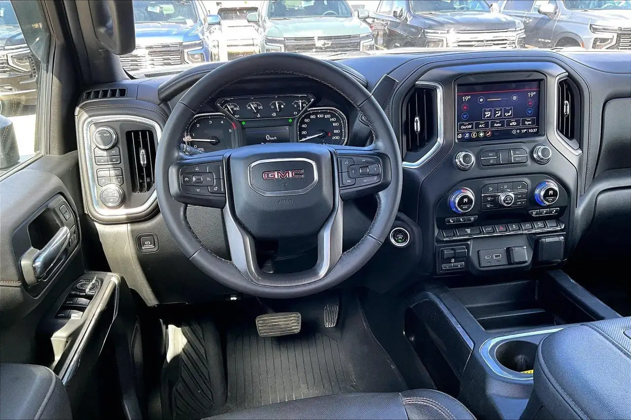 GMC Sierra 3500HD снимка GMC Sierra 3500HD