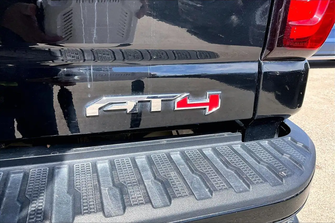 GMC Sierra 3500HD снимка GMC Sierra 3500HD