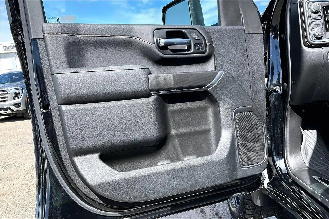 GMC Sierra 3500HD снимка GMC Sierra 3500HD