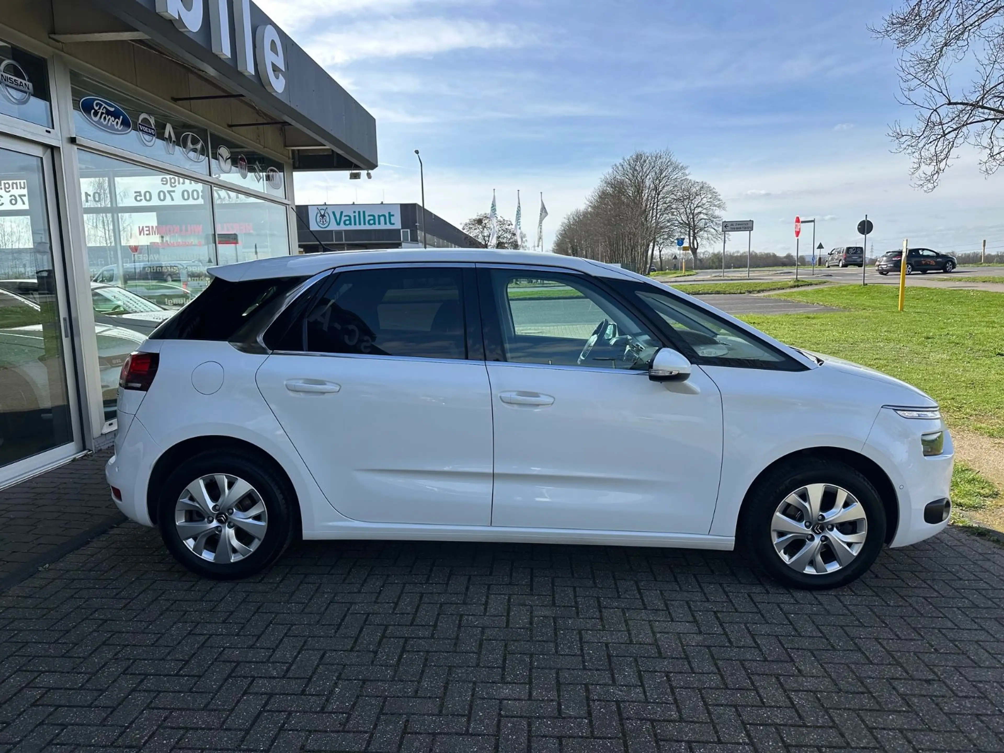 Citroen C4 Picasso /Spacetourer Selection*R-KAM*NAVI*AHK* — photo 4