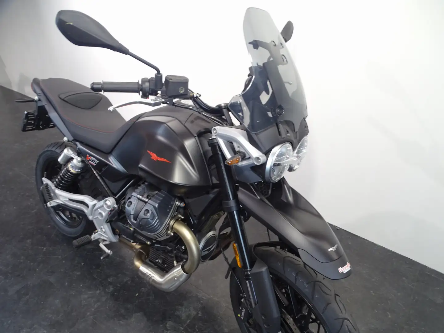 Moto Guzzi V 85 STRADA Noir - 2