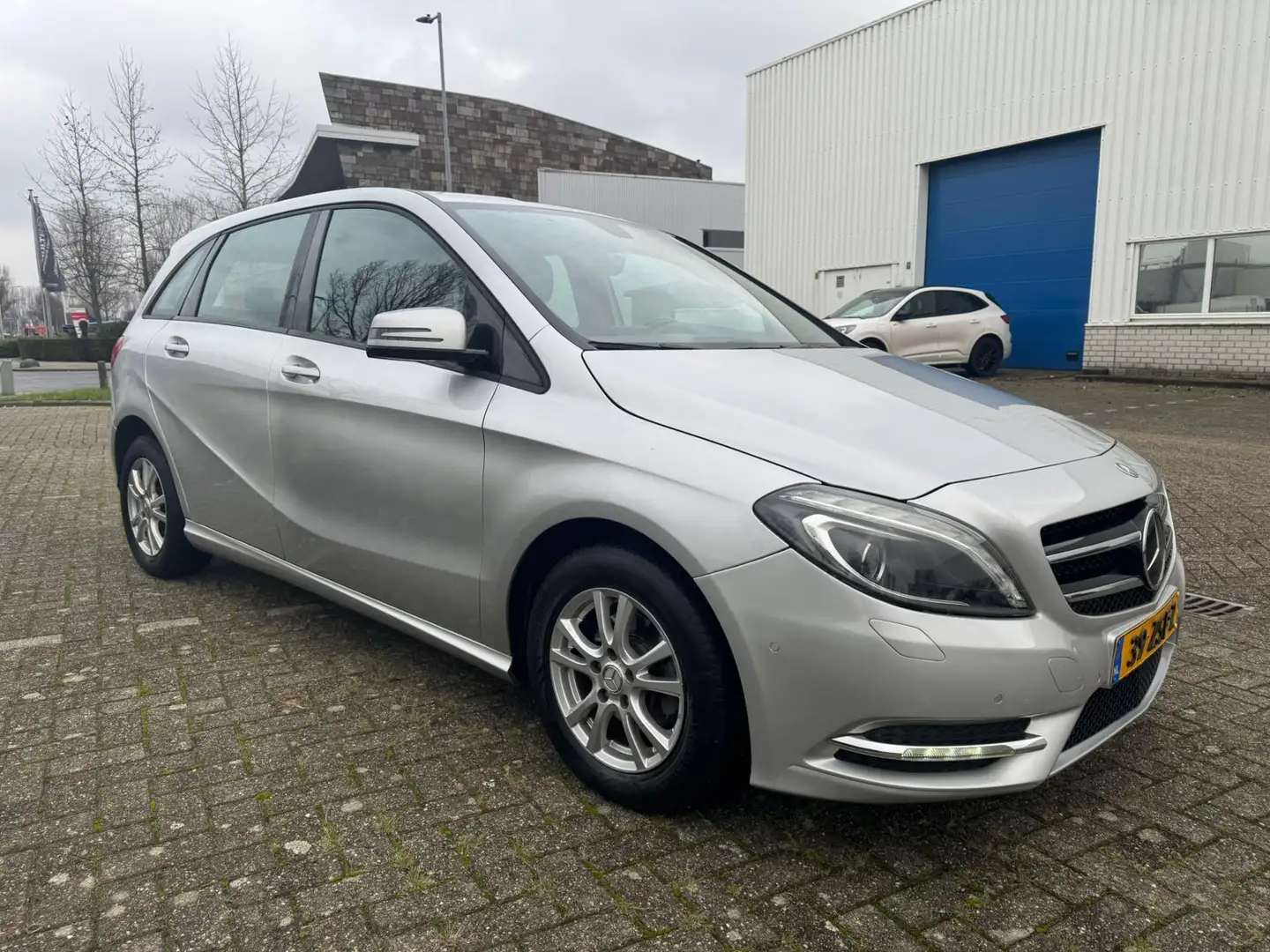 Mercedes-Benz B 180 Ambition dsg camera navi cruise control airco blue Grijs - 2
