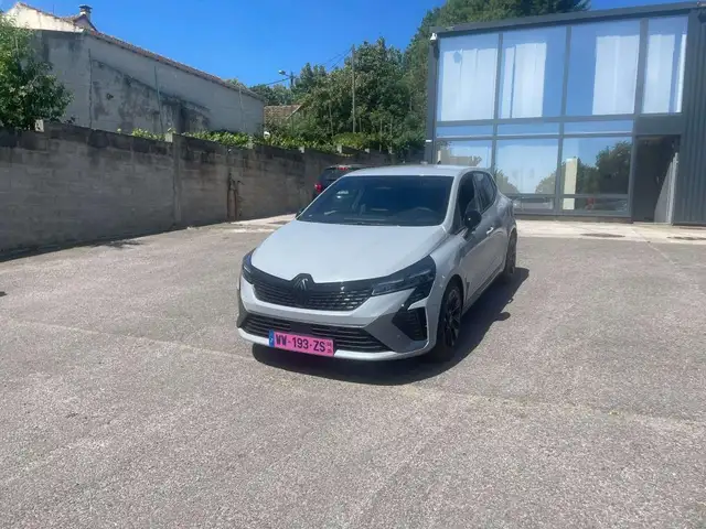Renault Clio view 2
