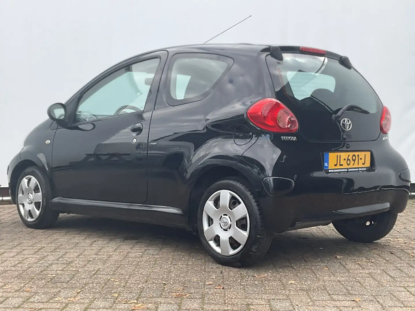 Toyota Aygo 1.0-12V Airco Elek.Pakket Betrouwbaar en Zuinig! Schwarz - 2