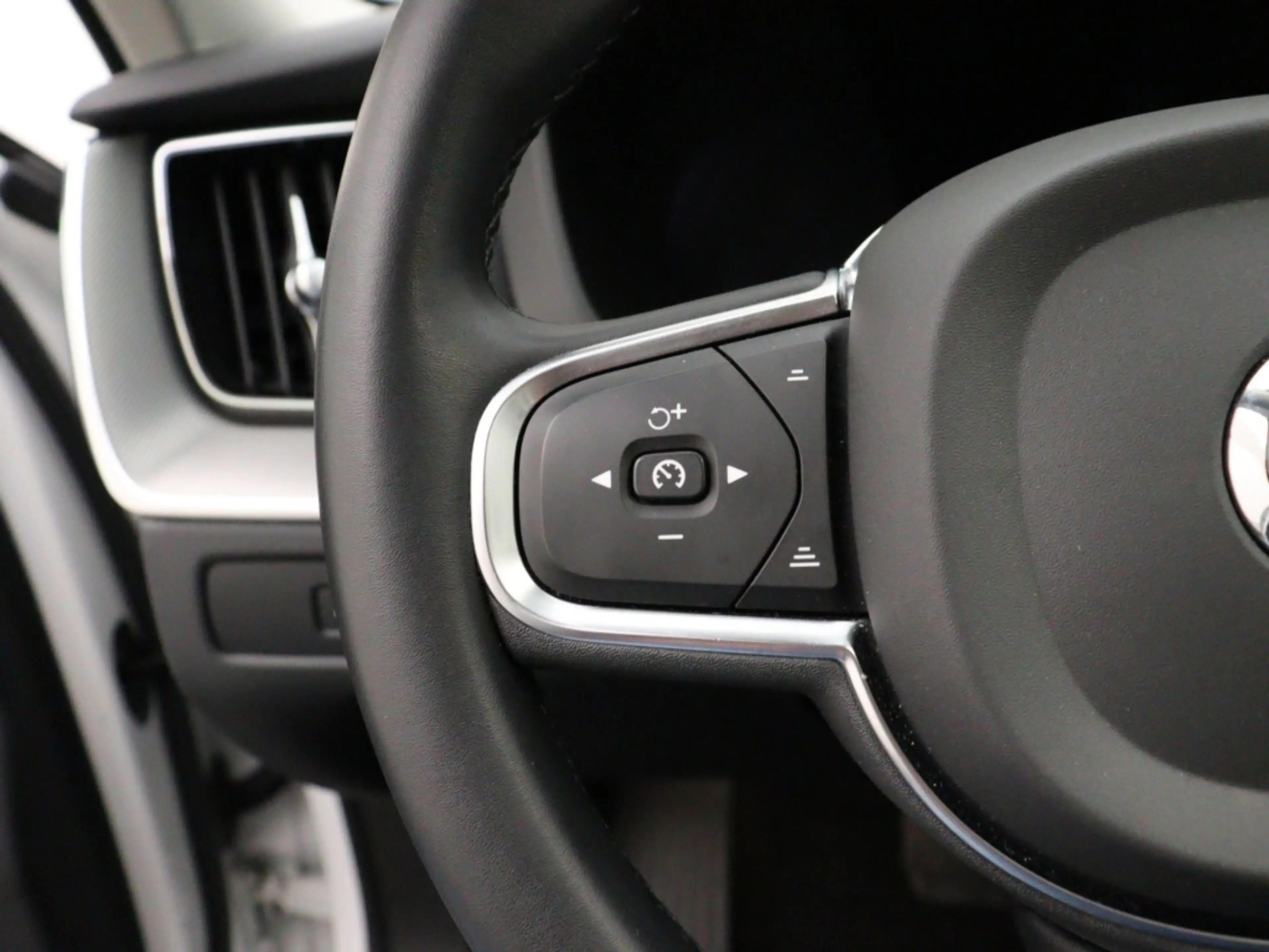 Volvo XC60 T6 PLUG-IN HYBRID LONG RANGE KEYLESS SCHUIFDAK ACC — photo 13