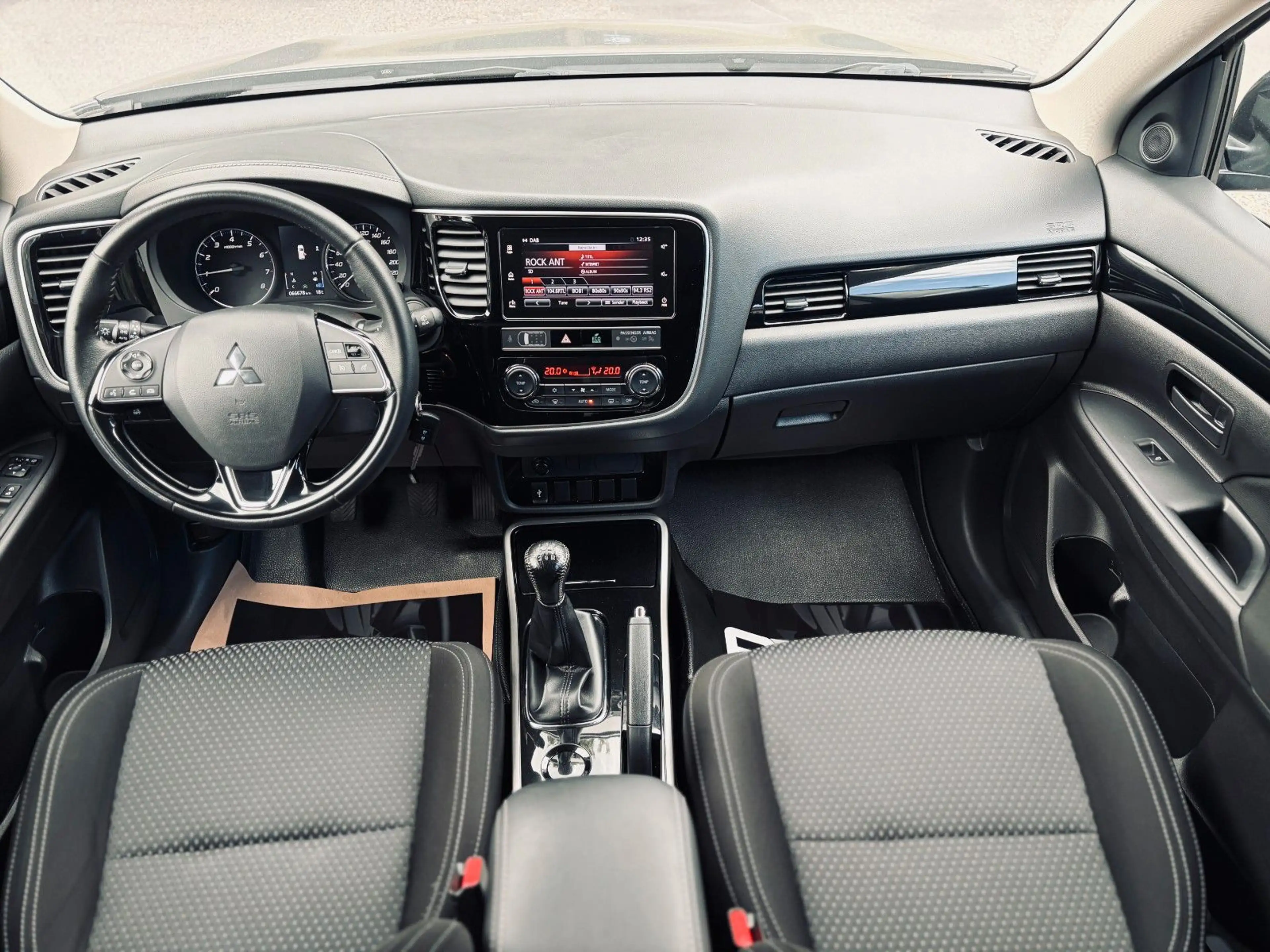 Mitsubishi Outlander Edition 2WD+SHZ+Carplay+Kamera+MFL+Alu — photo 12