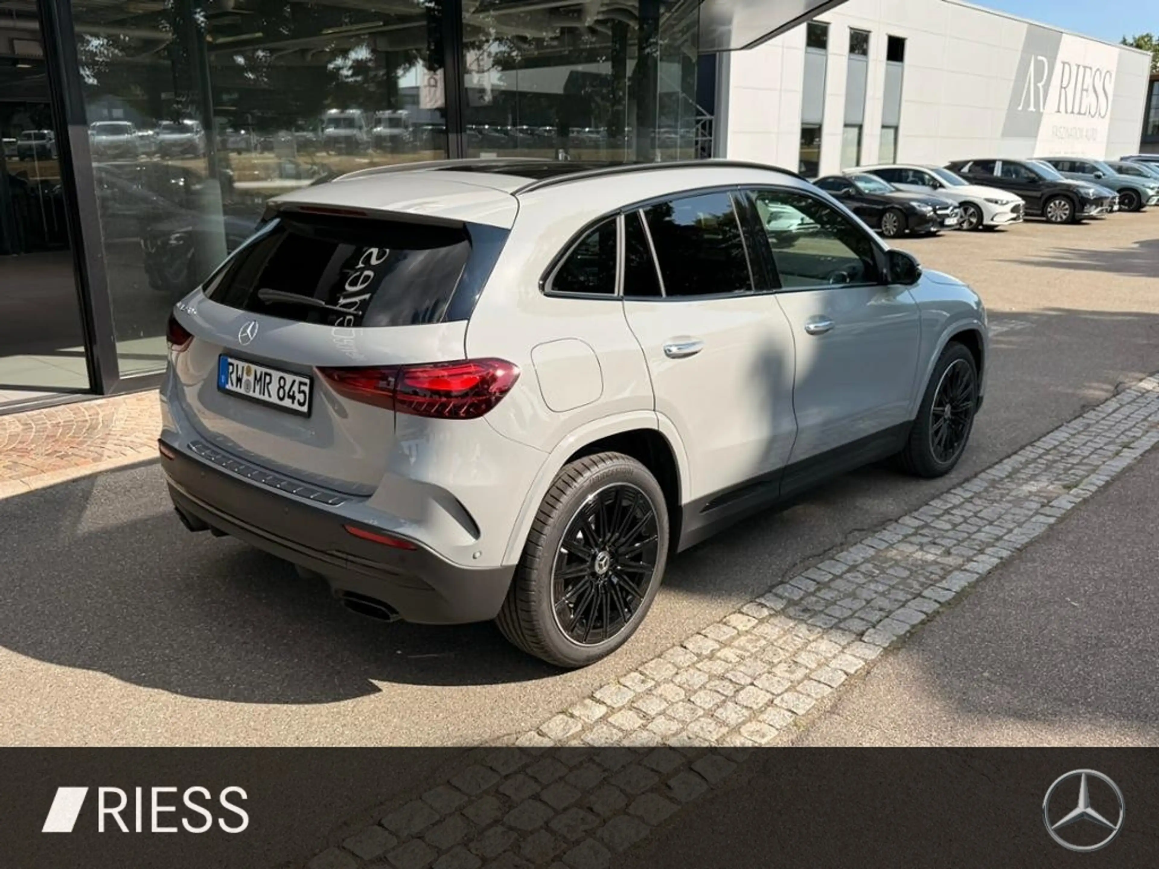 Mercedes-Benz GLA 250 e mit EQ Hybrid Technologie 360 ACC AHK — photo 7