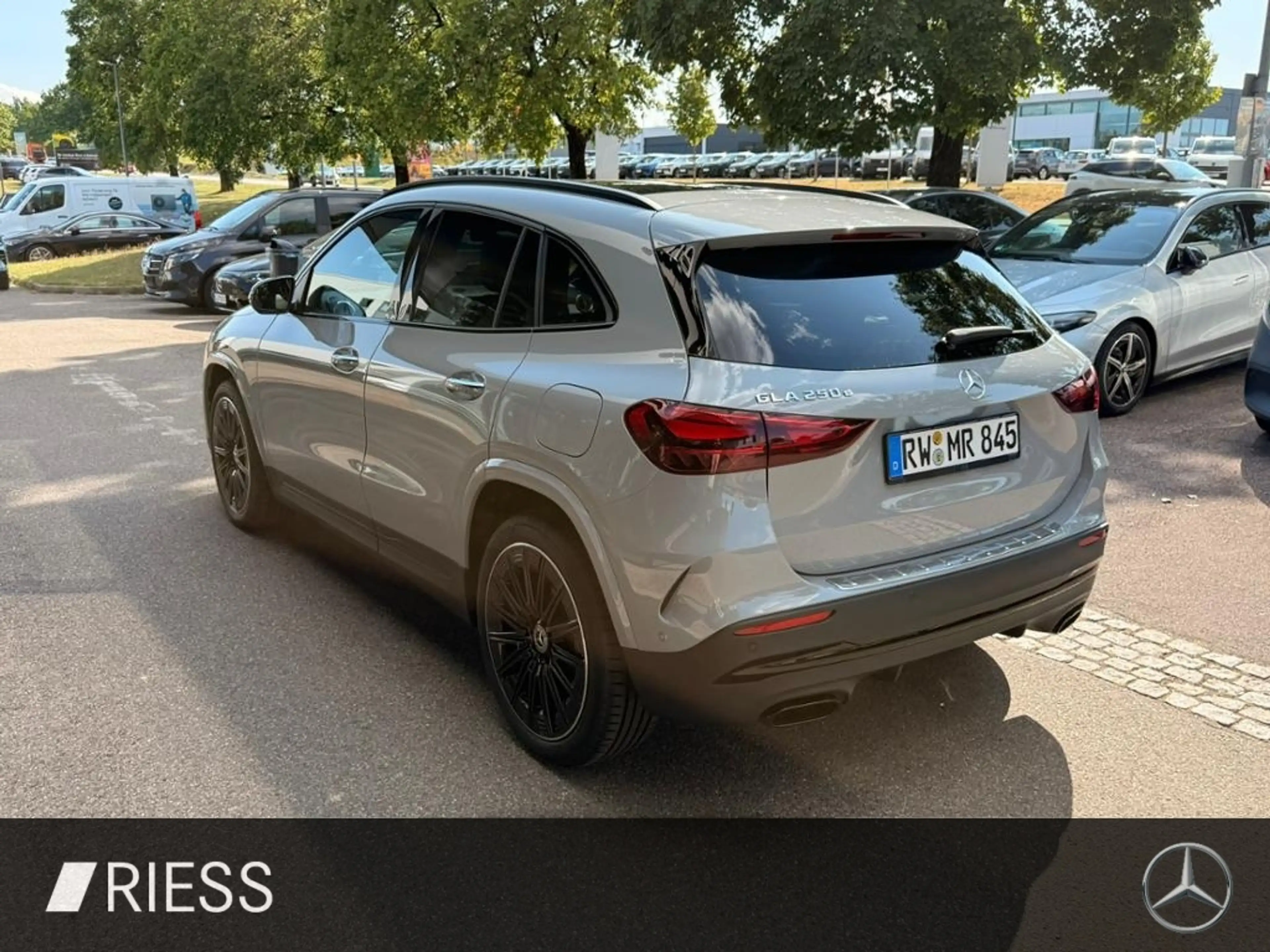 Mercedes-Benz GLA 250 e mit EQ Hybrid Technologie 360 ACC AHK — photo 6