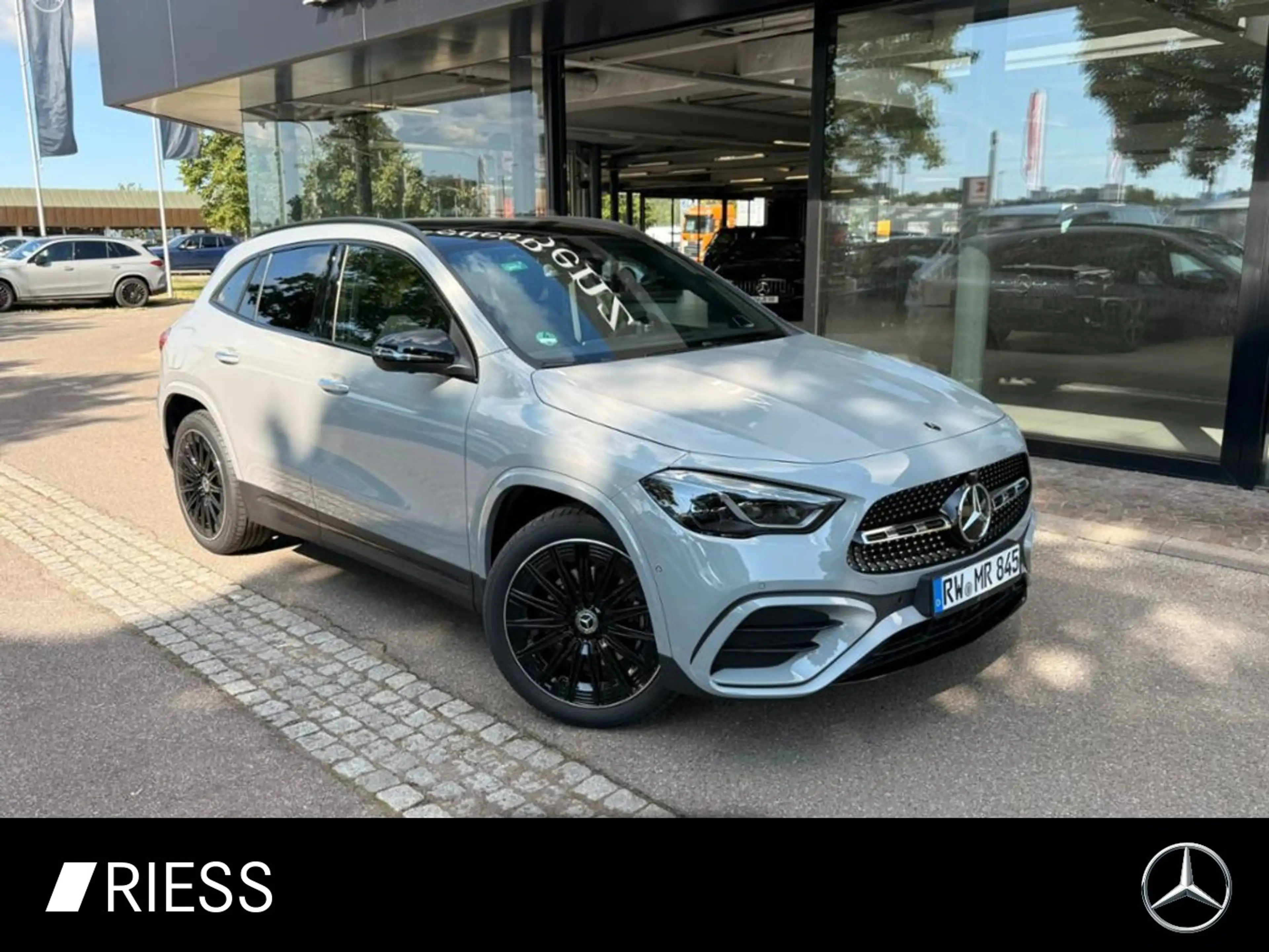 Mercedes-Benz GLA 250 e mit EQ Hybrid Technologie 360 ACC AHK