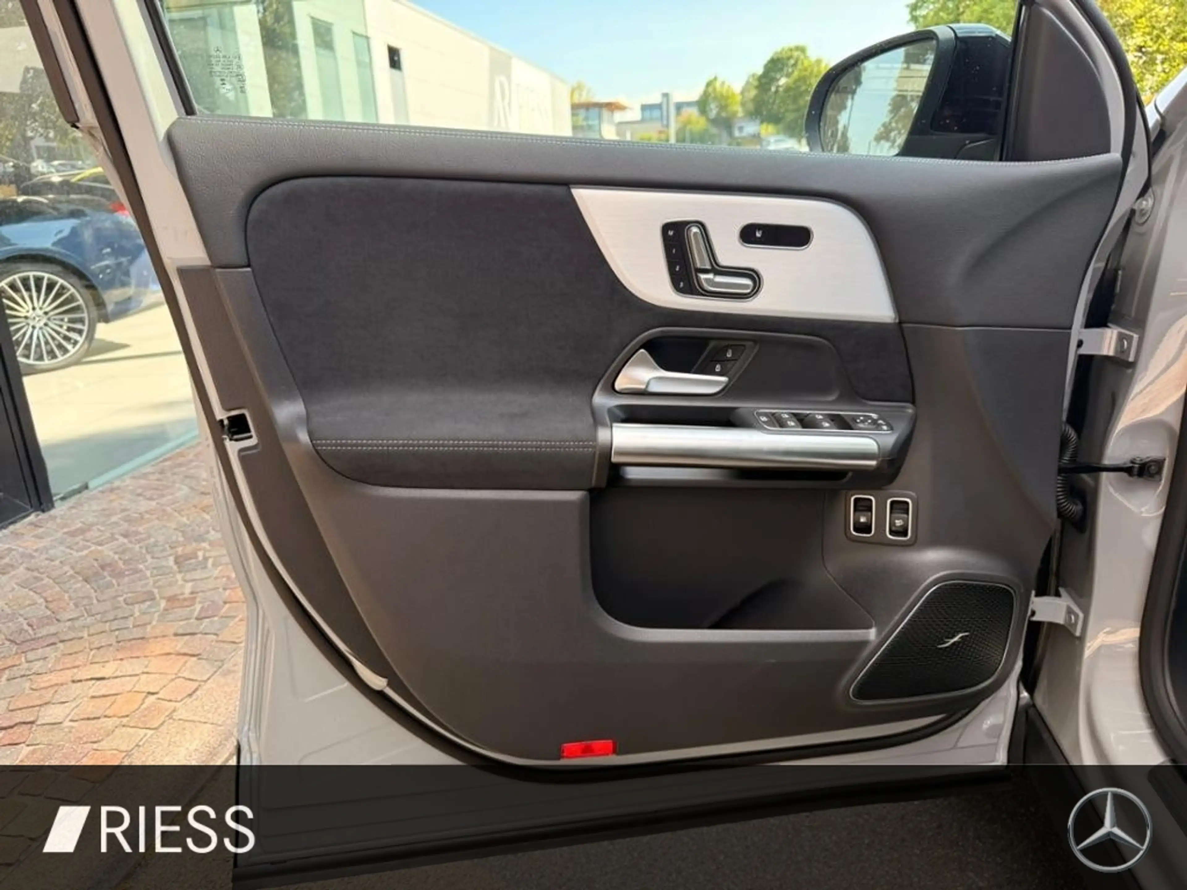 Mercedes-Benz GLA 250 e mit EQ Hybrid Technologie 360 ACC AHK — photo 3
