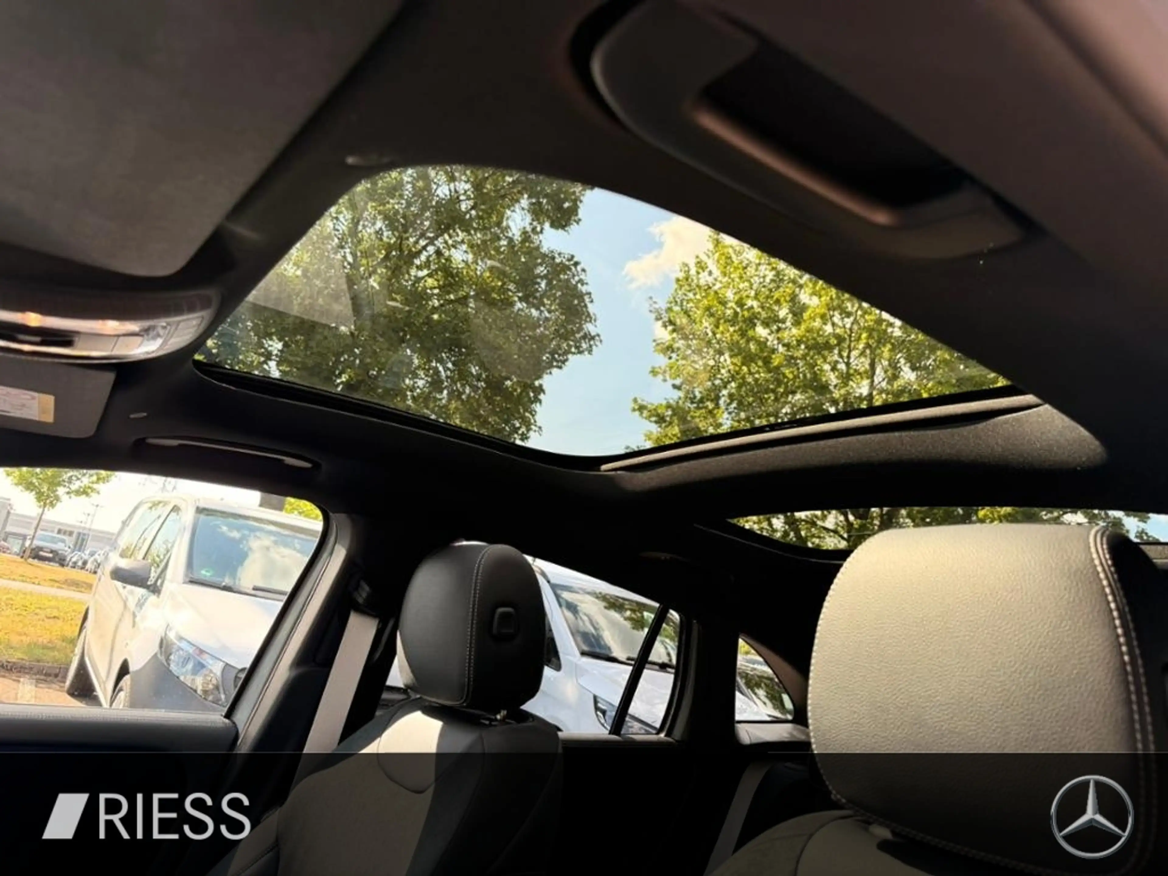 Mercedes-Benz GLA 250 e mit EQ Hybrid Technologie 360 ACC AHK — photo 11
