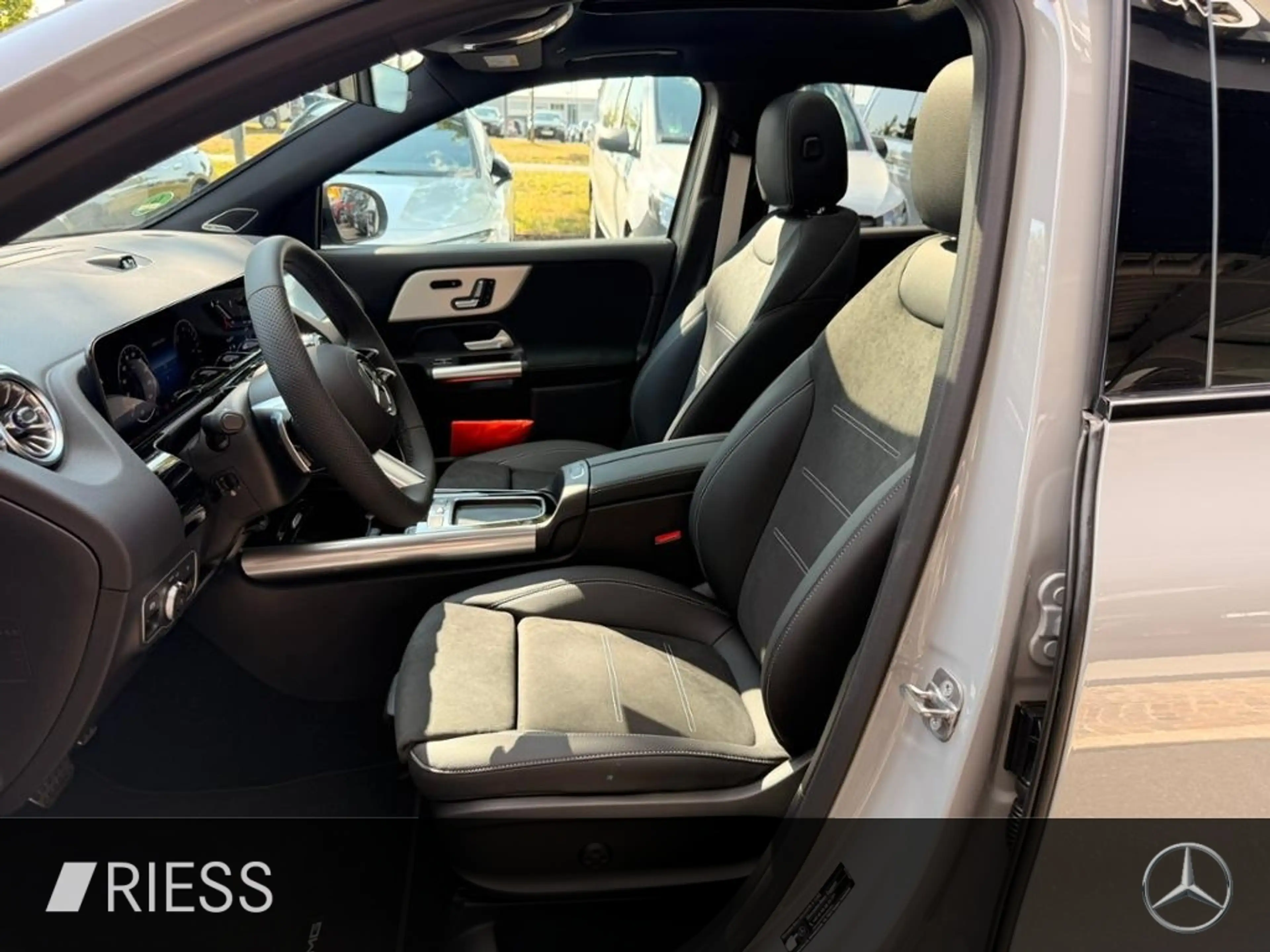 Mercedes-Benz GLA 250 e mit EQ Hybrid Technologie 360 ACC AHK — photo 4