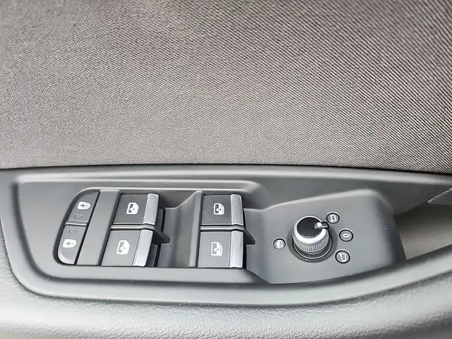 Audi A4 view 18