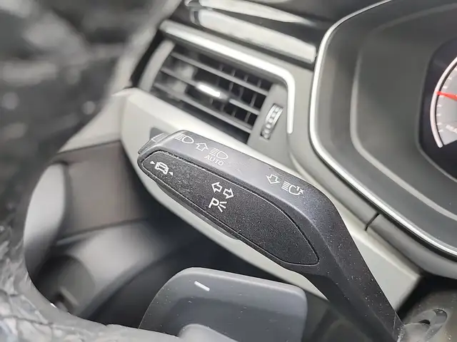 Audi A4 view 12