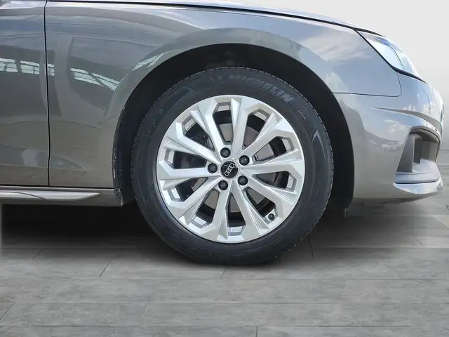 Audi A4 view 7