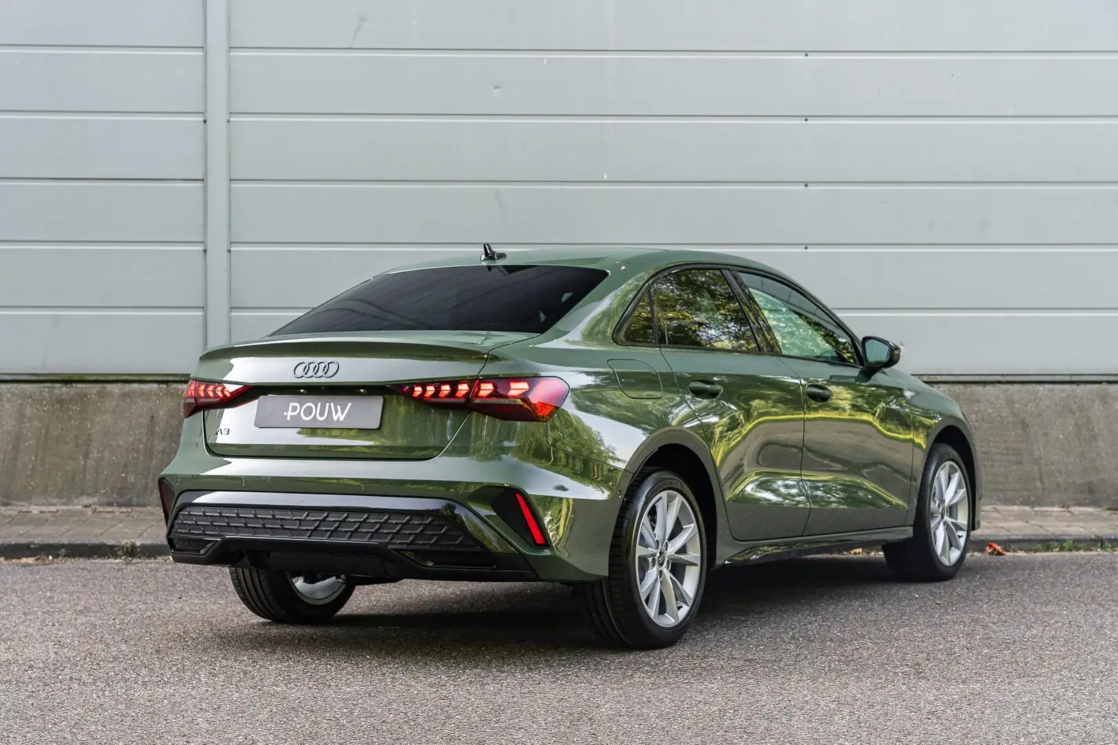 Audi A3 Limousine 30 TFSI 115pk S Edition | Panoramadak | Verde - 2