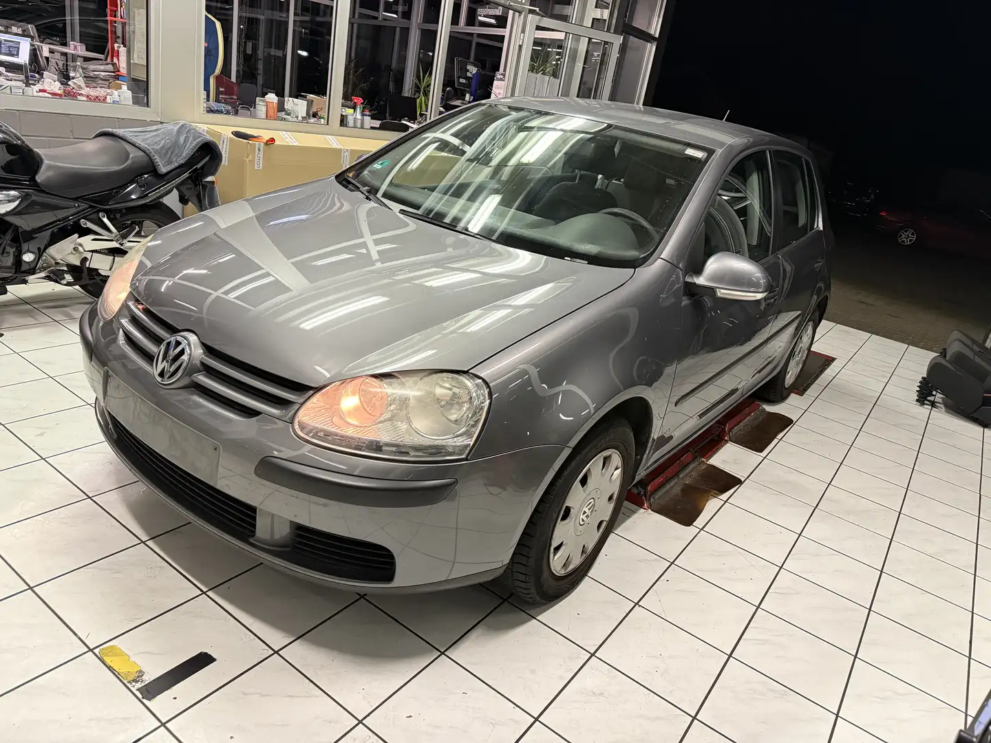 Volkswagen Golf Trendline,,inkl.1-Jahr Garantie-Ohne km Begrenzung Grau - 1