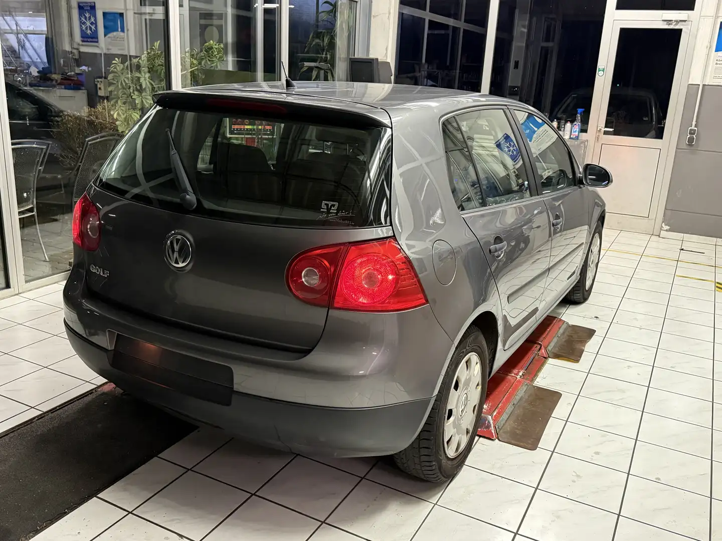 Volkswagen Golf Trendline,,inkl.1-Jahr Garantie-Ohne km Begrenzung Grau - 2
