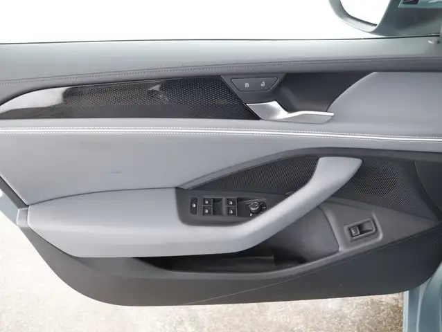Volkswagen Passat view 10