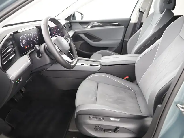 Volkswagen Passat view 9