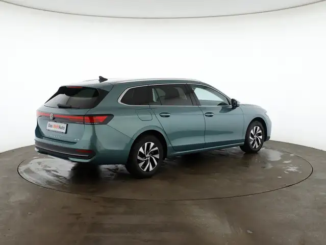 Volkswagen Passat view 6