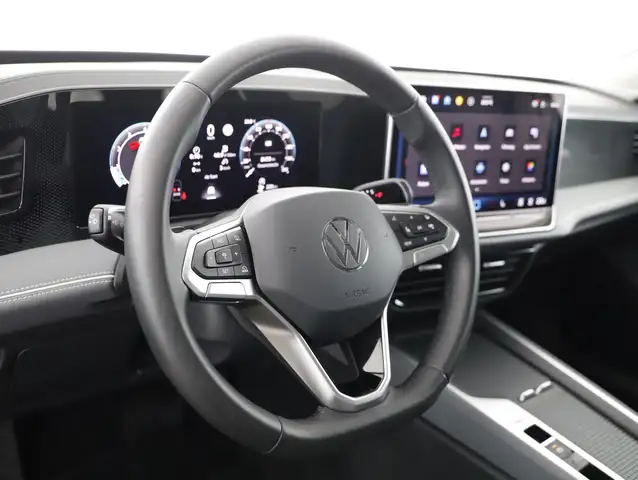Volkswagen Passat view 13