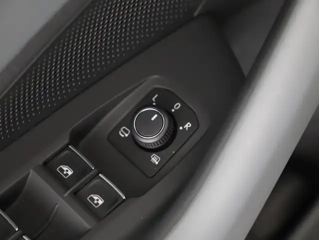Volkswagen Passat view 11