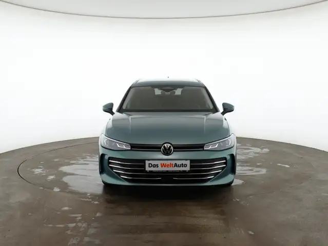 Volkswagen Passat view 2