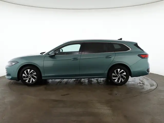Volkswagen Passat view 5