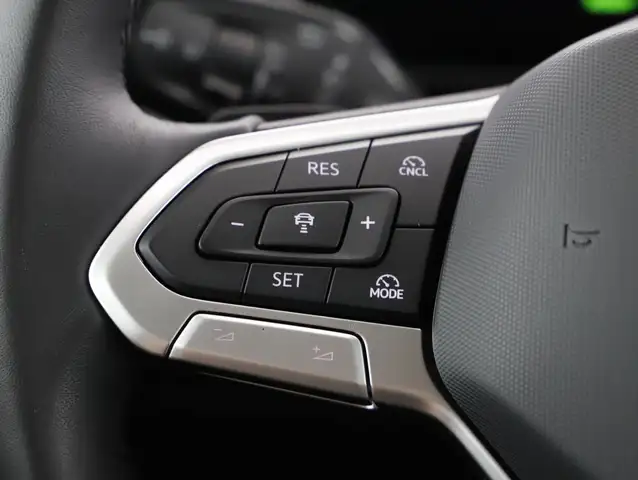 Volkswagen Passat view 14