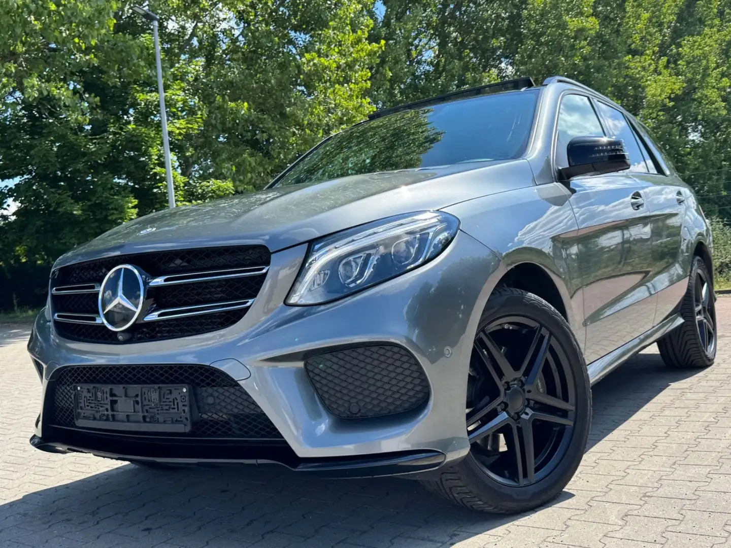Mercedes-Benz GLE 350 d 4Matic AMG Line/SOFTC/ACC/360/PANO/MAS Gris - 2