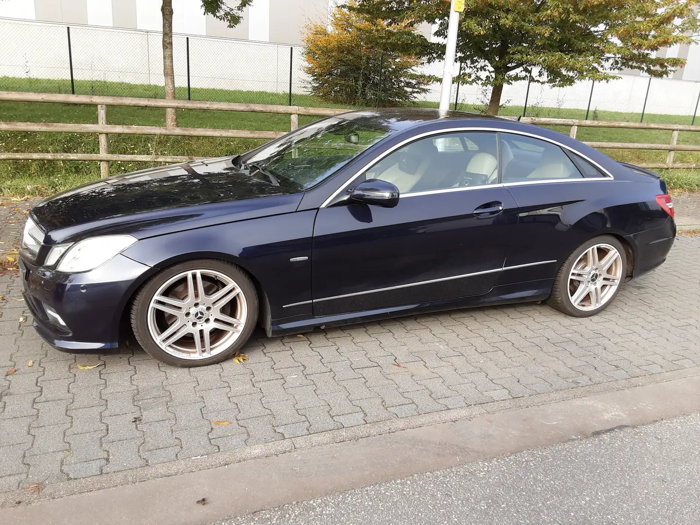 Mercedes-Benz E 350 350 CDI E-Klasse AMG Style Синій - 2