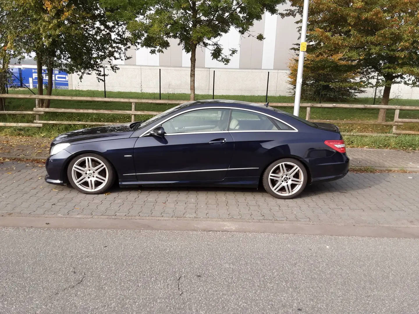 Mercedes-Benz E 350 350 CDI E-Klasse AMG Style Синій - 1