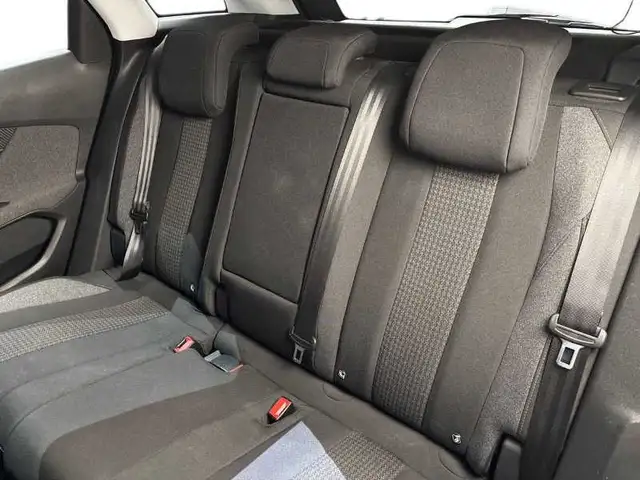 Peugeot 3008 view 9