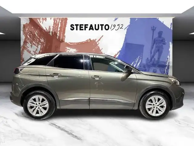 Peugeot 3008 view 3