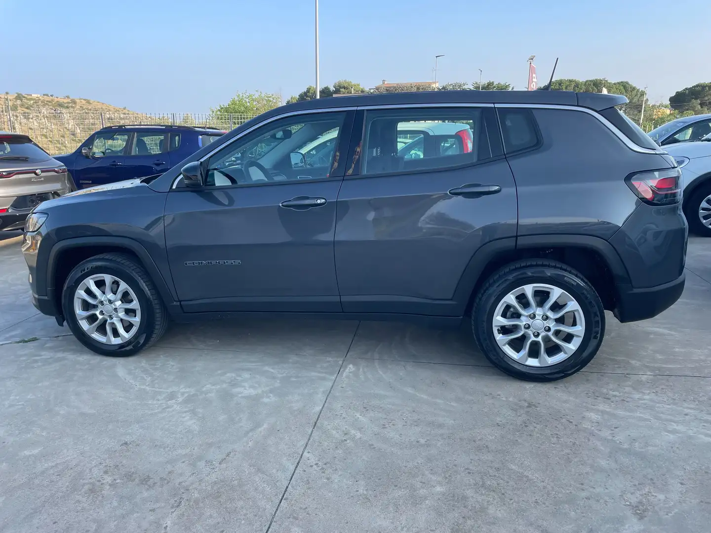 Jeep Compass Compass 1.6 mjt Longitude 2wd 130 CV "Km 60.000" Gris - 2