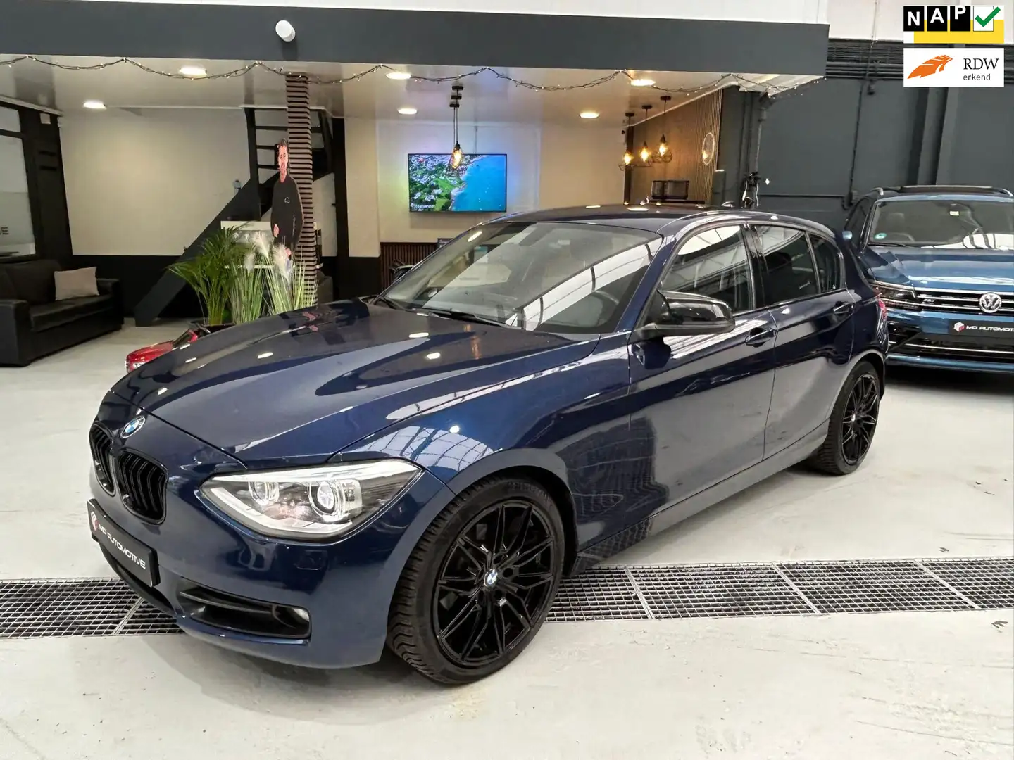 BMW 116 1-serie 116i M-Sport|Trekhaak|Carplay|PDC|NAP| Blauw - 1
