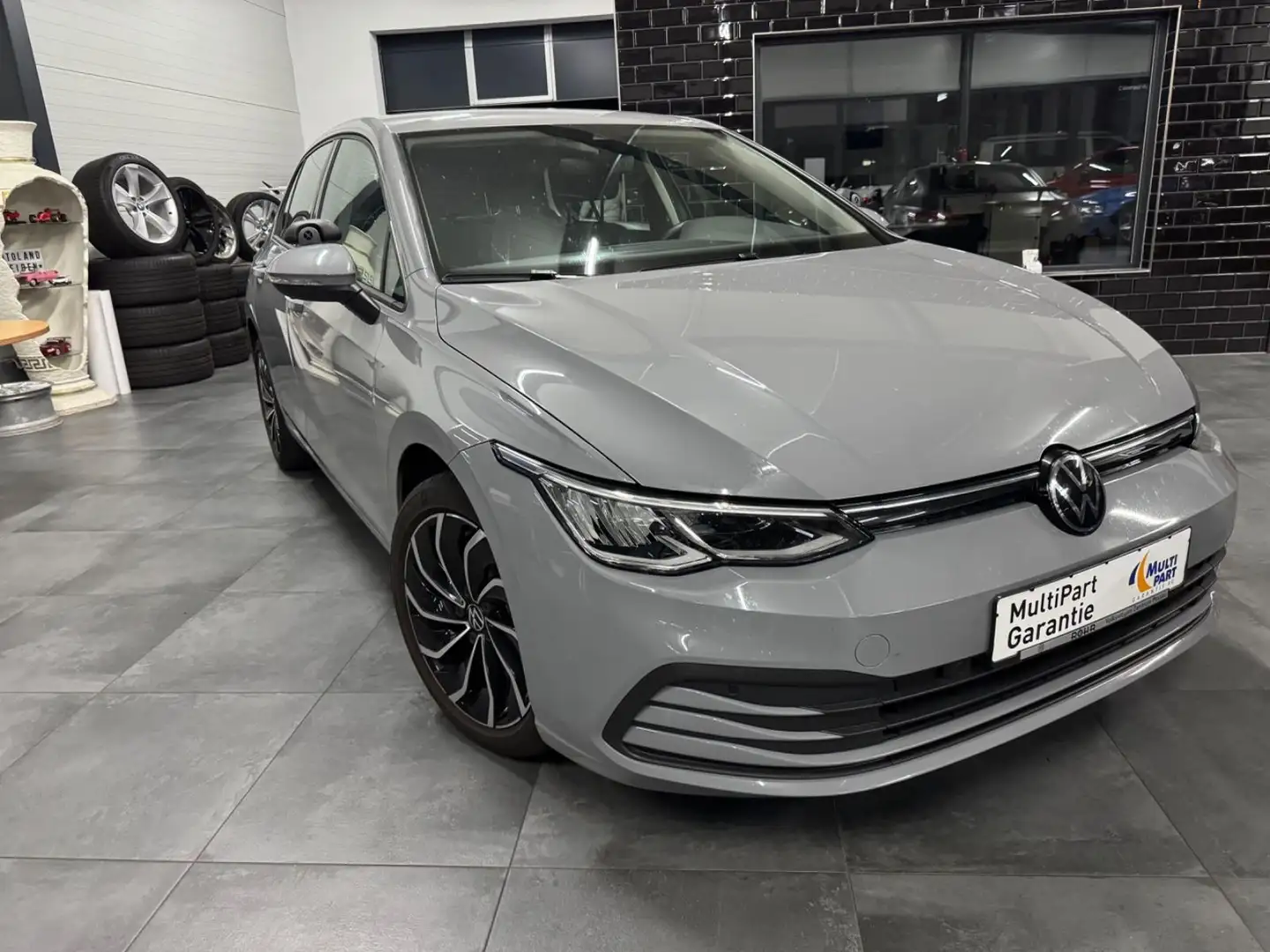 Volkswagen Golf VIII Lim. Life Gris - 1