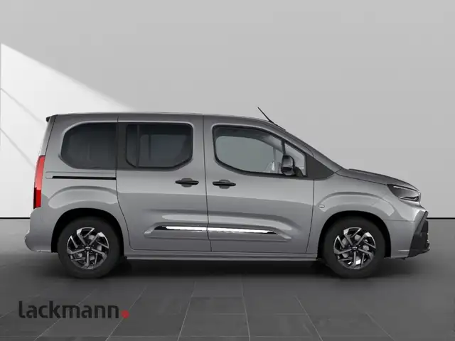 Toyota Proace City view 8