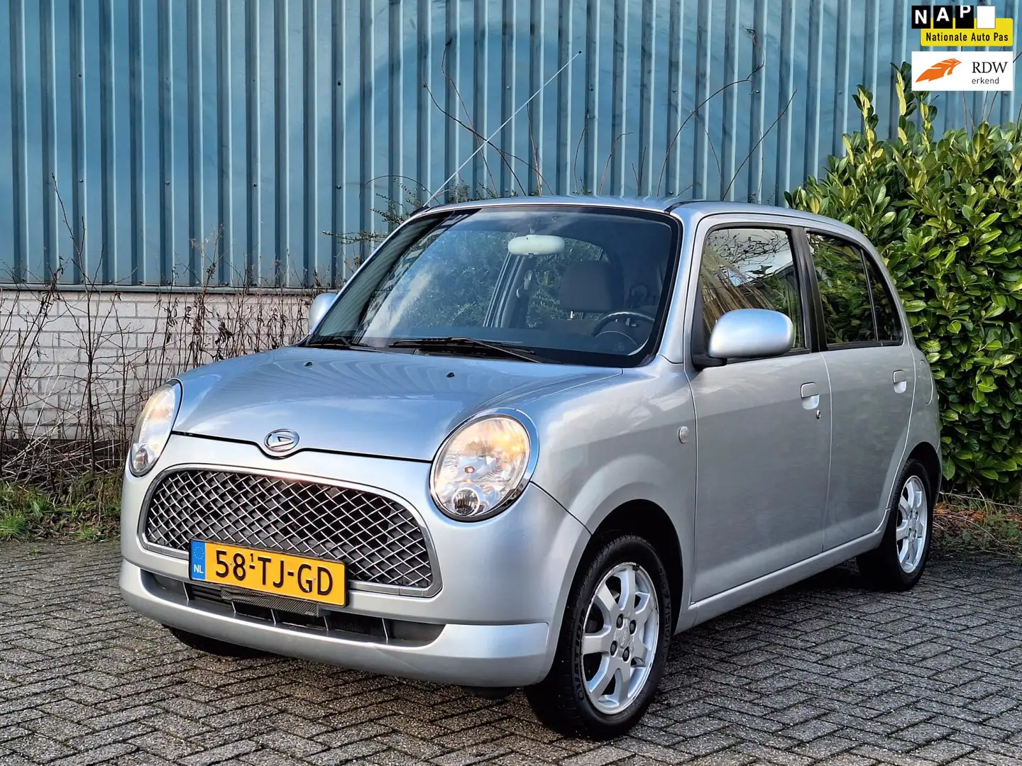 Daihatsu Trevis | 1.0 | Bluetooth | Navi | Gris - 1