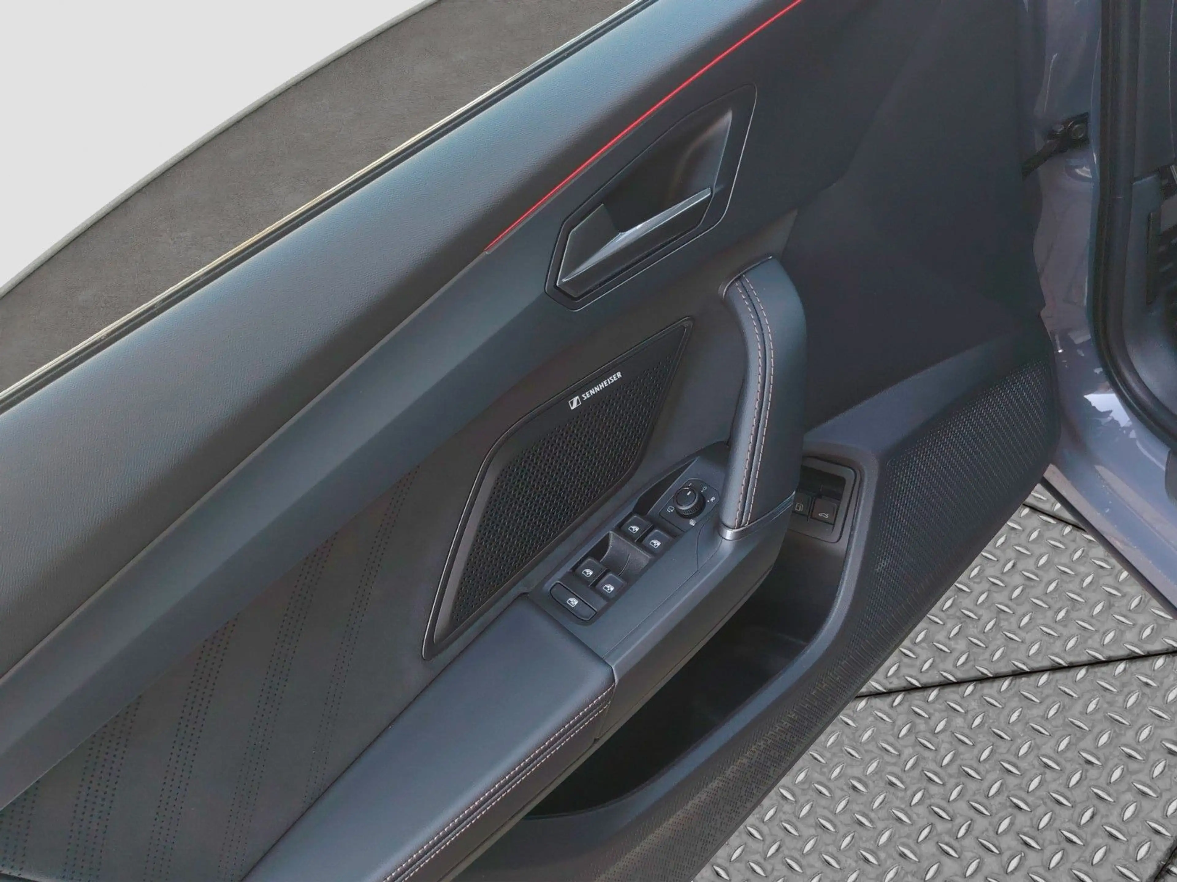 CUPRA Formentor VZ 1.5TSI Edge e-Hyb. 200kW LED ACC — photo 8