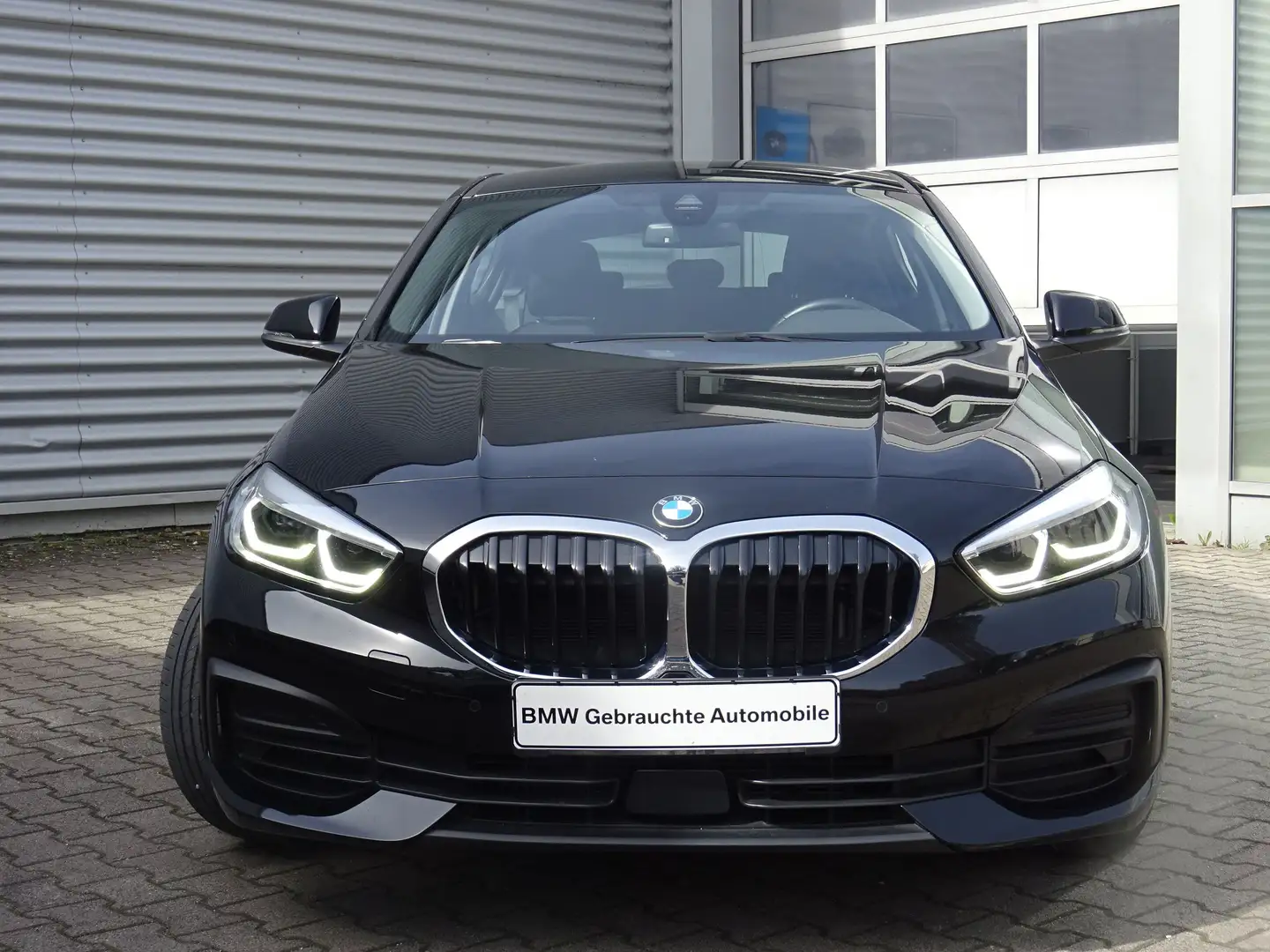 BMW 118 i Lim. Advantage LED LivePro CarPlay SH Schwarz - 2