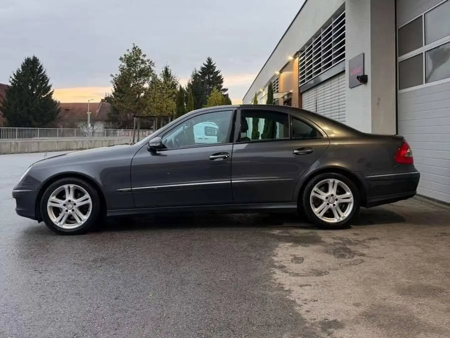 Mercedes-Benz E 200 E 200 Avantgarde Sport Exterieur CDI Aut. Avantgarde Sport Exterieur Schwarz - 2