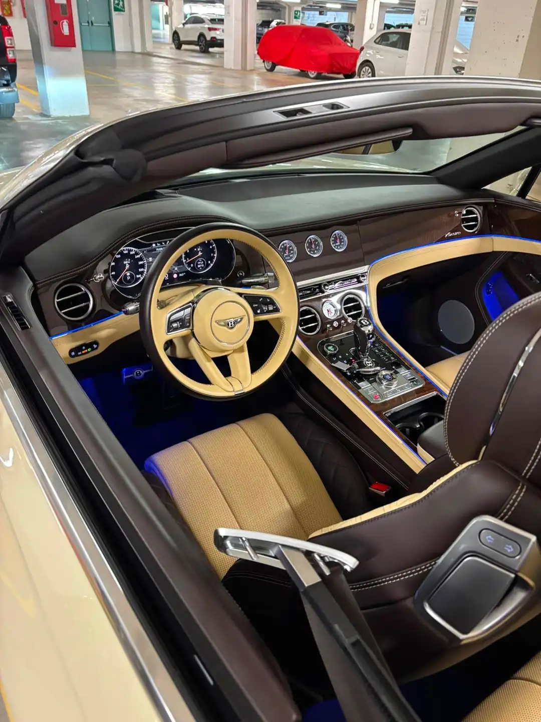 벤틀리 컨티넨탈 2023 베이지 사진 4