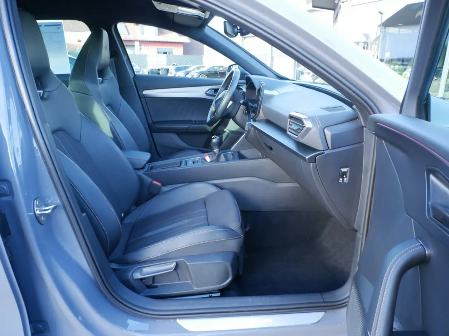 CUPRA Formentor 1.5 TSI PDC SHZ NAVI ACC LED 19" Gris - 2