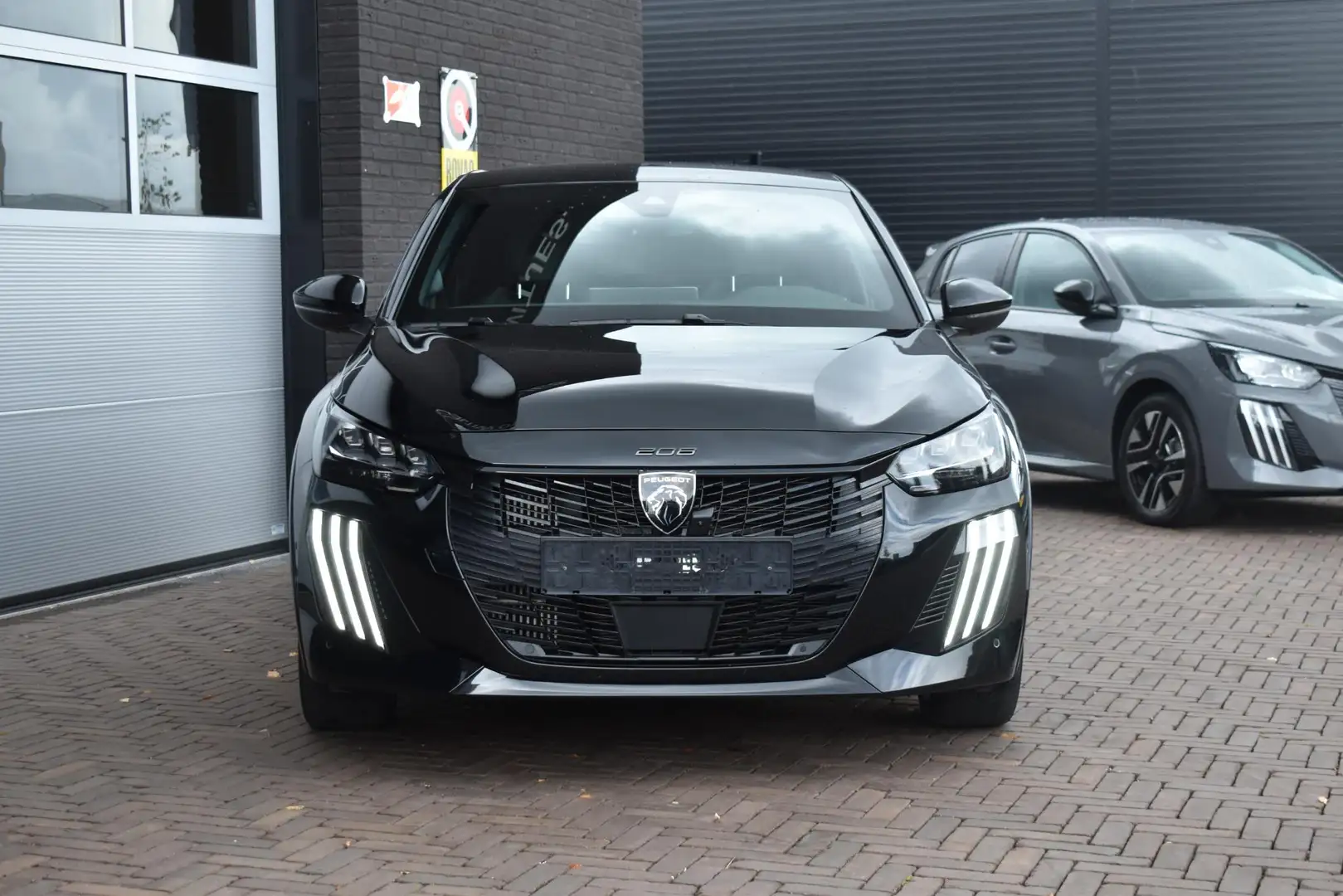 Peugeot 208 Hybrid 136PK Aut. GT | Navi | 360 camera | Incl. g Zwart - 2