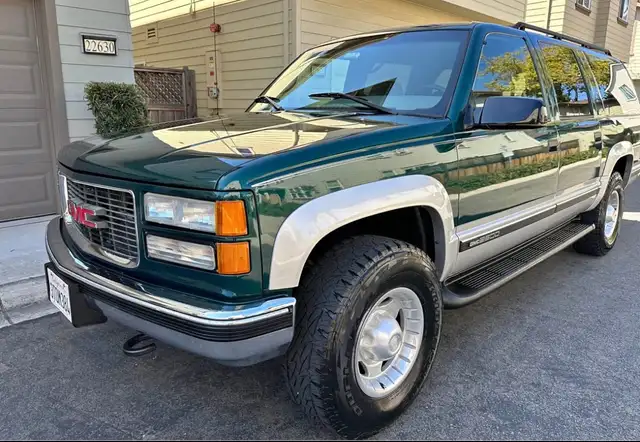 Chevrolet Suburban 7.4 V8 BIG BLOCK 4x4 CLEAN CARFAX NO RUST!1 OWNER!