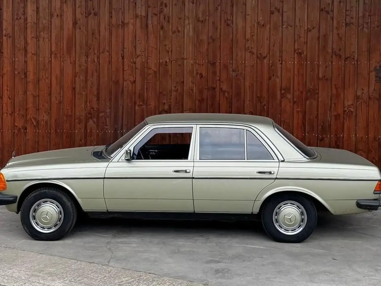 Mercedes-Benz 200, foto 2